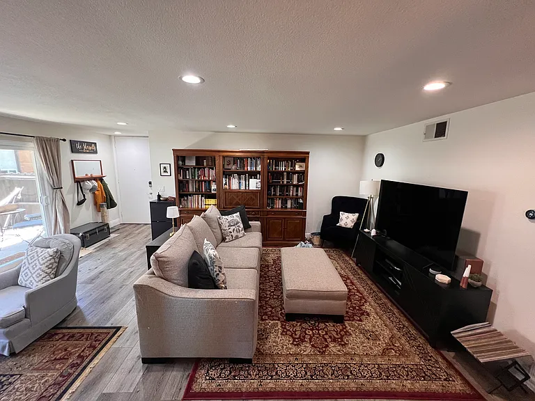 31568 Agoura Rd #6 — Photo 3