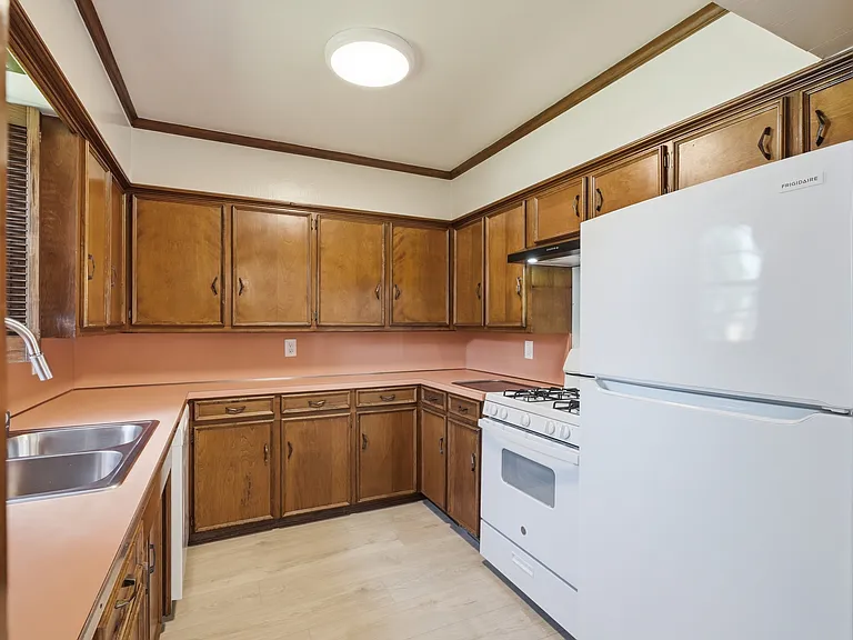 13328 Southview Ln — Photo 11