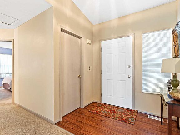 4th image of 3296 Darby Glen Blvd