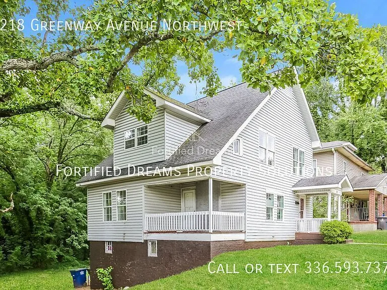 2218 Greenway Ave NW — Photo 2
