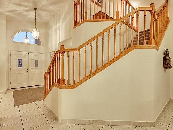 5th image of 1001 N Saint Elena St