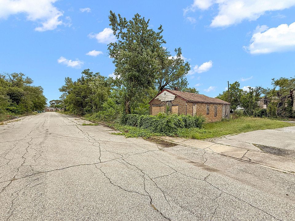 2nd image of 2180 Nichols Pl