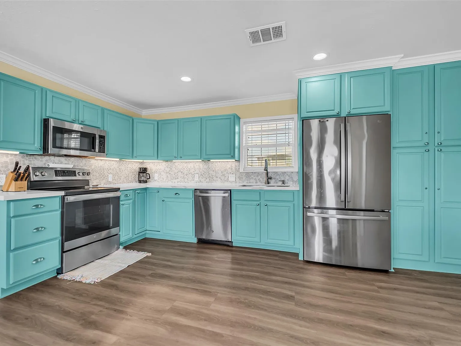 2 bed, 1.0 bath, 704 sqft, $2,200 — Photo 4