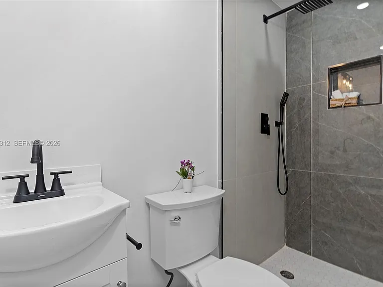 1473 NE 30th Ct — Photo 31
