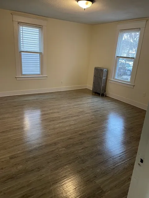 4 bed, 1000 sqft, $2,100 — Photo 4