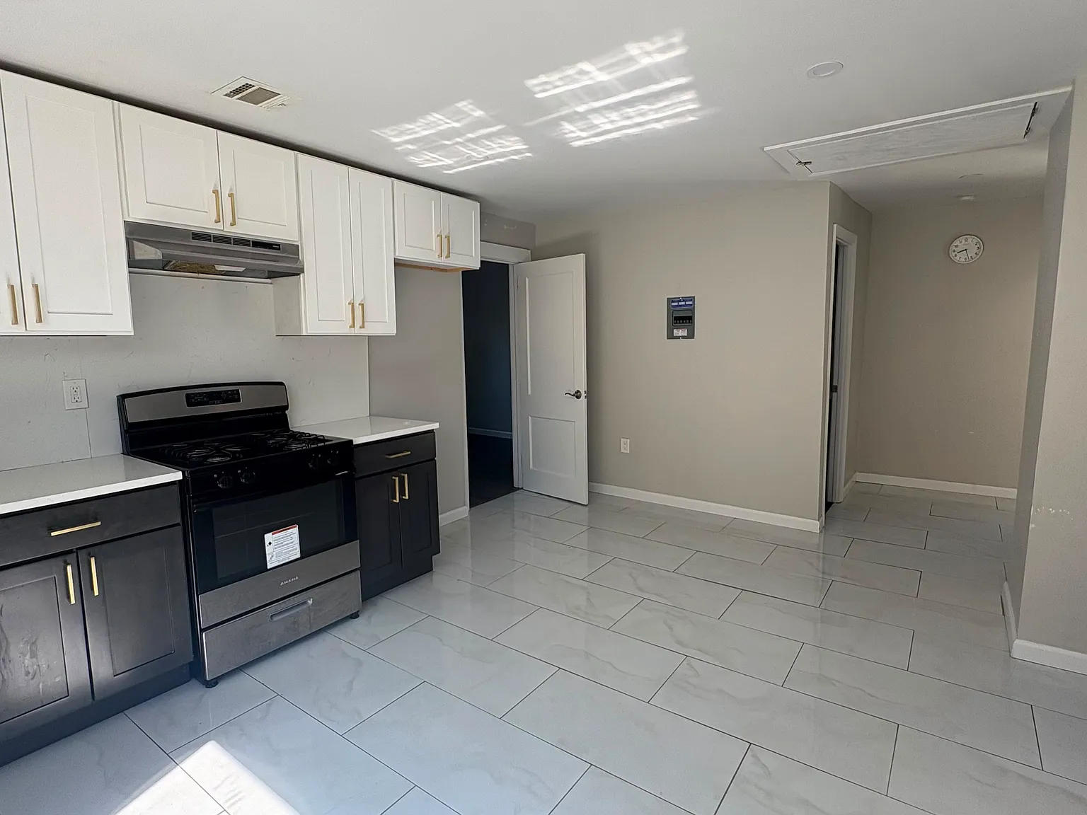 2 bed, 800 sqft, $1,800 — Photo 2