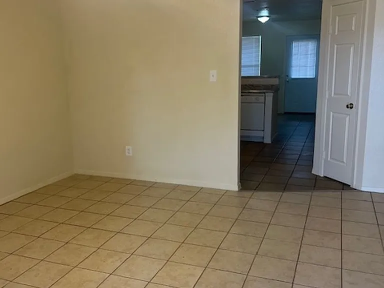 2204 Katy Ln — Photo 12