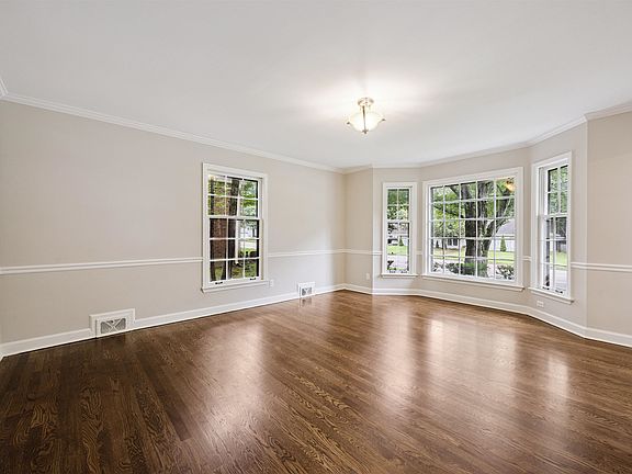 2nd image of 2030 Brierbrook Rd