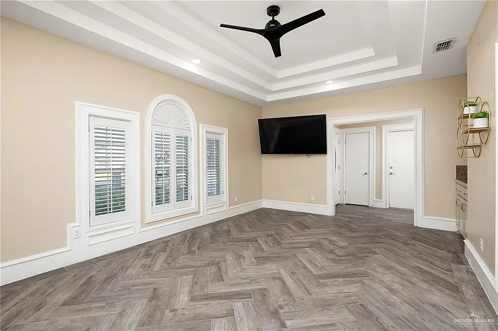 3 bed, 2.0 bath, 1900 sqft, $2,000 — Photo 2