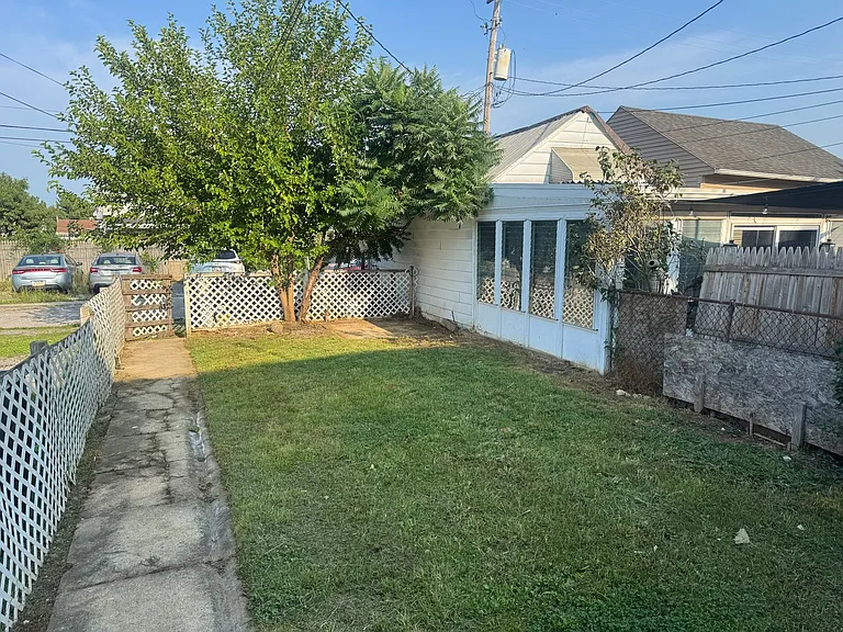 638 N Franklin St — Photo 24