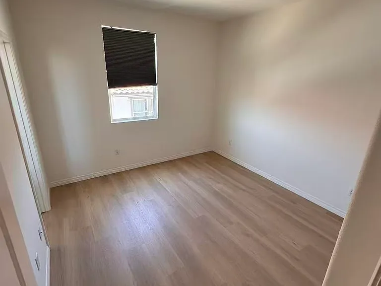 281 N Mar Vista Ave #11 — Photo 16