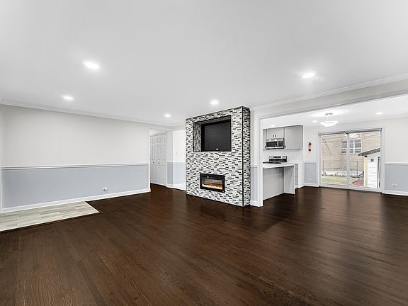 2nd image of 15354 Drexel Ave