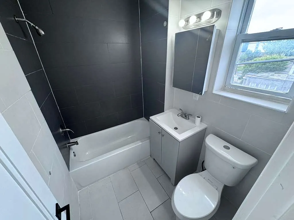 3 bed, $2,799 — Photo 2