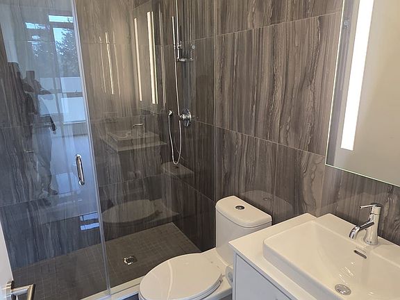 4th image of 858 Dupont St #220