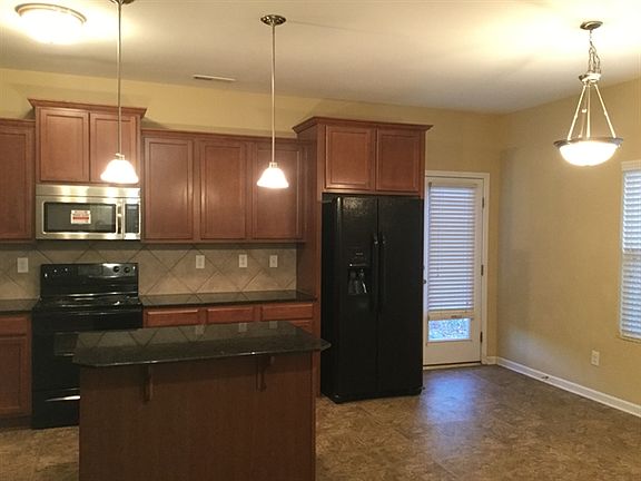 5th image of 126 Cavendish Dr W