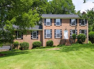 1025 Forest Harbor Dr, Hendersonville, TN 37075
