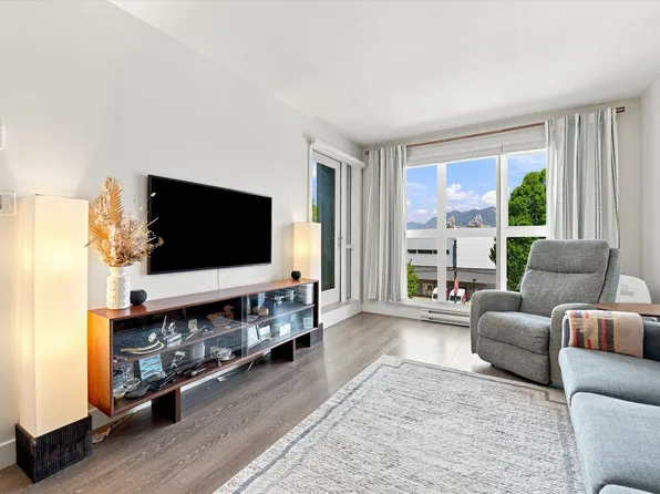 1588 Hastings St E #323, Vancouver, BC V5L 0B8