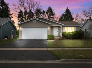 520 Lucerne Ln, Dekalb, IL 60115