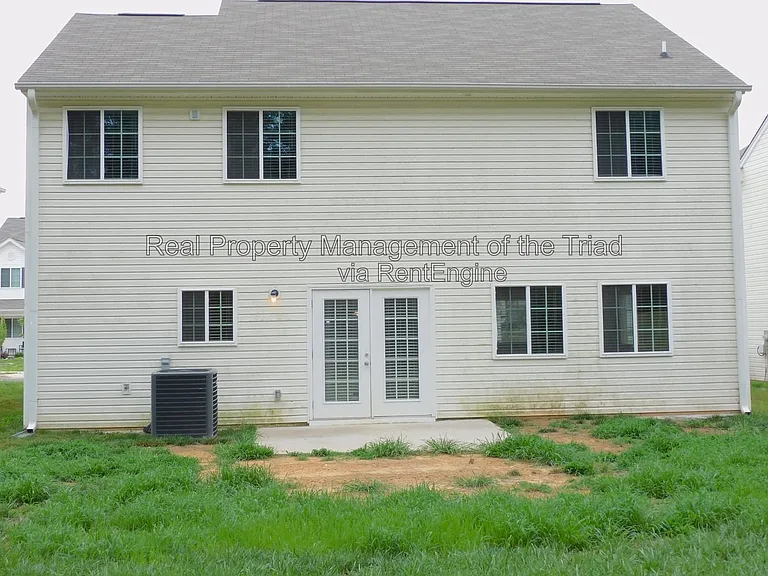 719 Torbay Dr — Photo 23