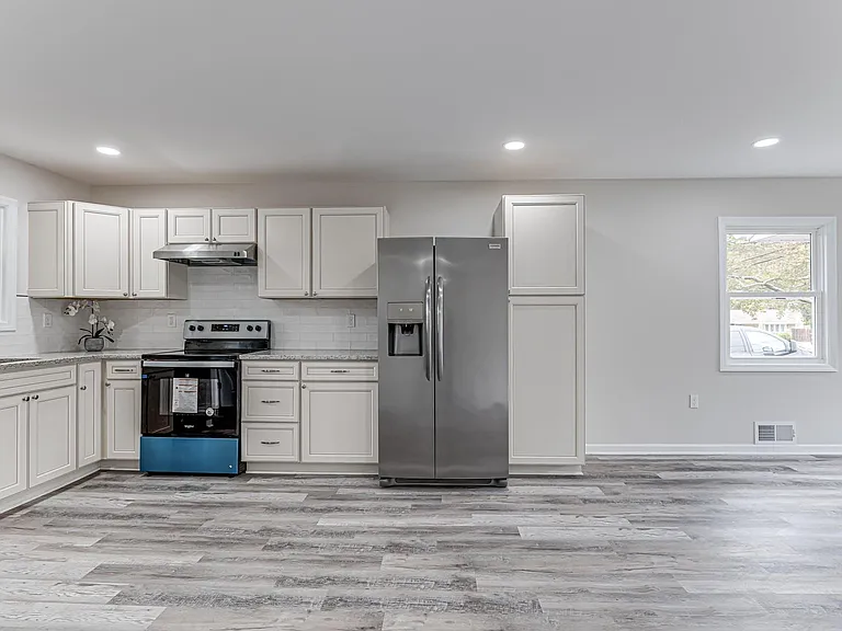 Brand new kitchen with all new appliances