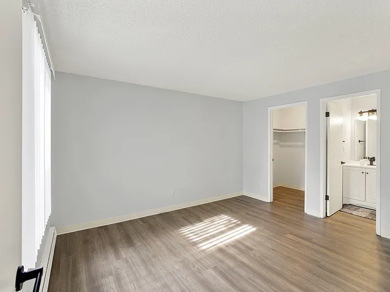 Capri Apartments — Photo 36