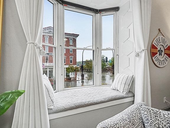 3rd image of 405 Main St APT 203