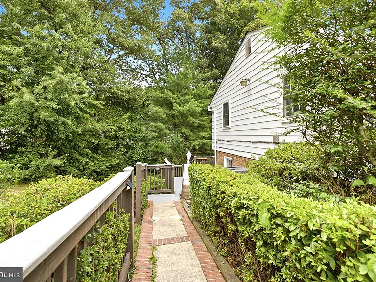 4915 Powell Rd — Photo 4