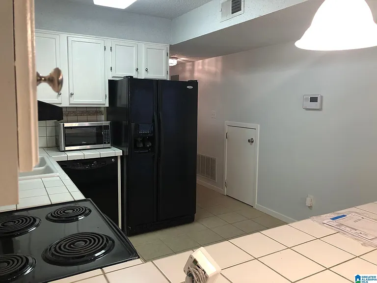 680 Idlewild Cir — Photo 3