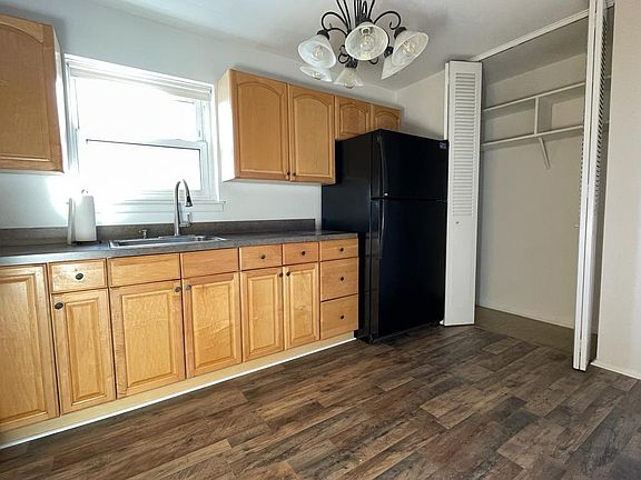 4th image of 2-42 Virginia Dr #242