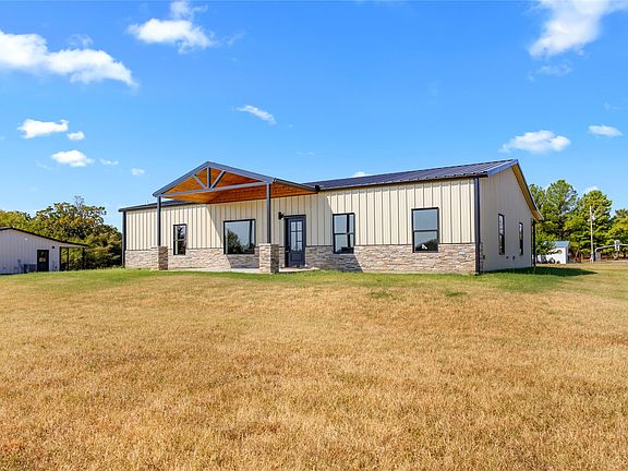 3rd image of 64 Reagan Dr