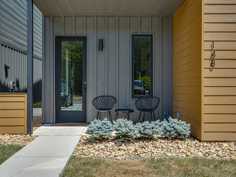 148 Atomic Rdg — Photo 5
