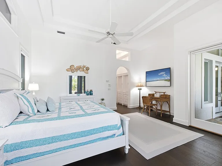 2540 Half Moon Walk — Photo 26
