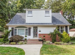 8 Roosevelt Cir W, Red Bank, NJ 07701