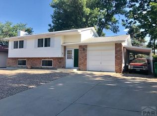 31 Calhoun Rd, Pueblo, CO 81001