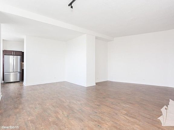 4th image of 600 S Dearborn St Unit 111