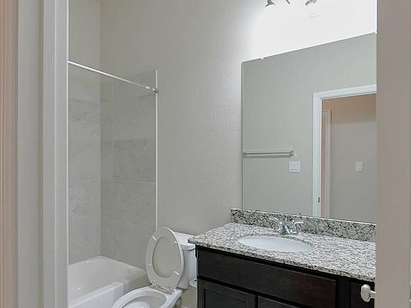 4th image of 2910 River Flower Ln