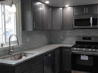17 Thatcher St, New Bedford, MA 02744