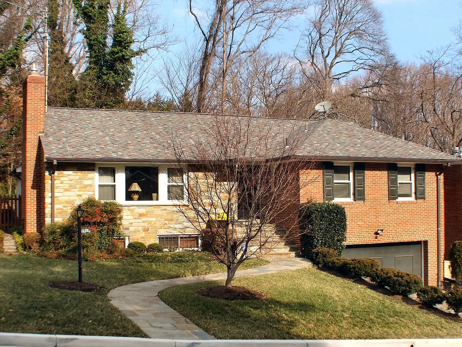 1919 Yorktown Rd NW photo 1