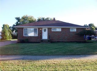 2595 Robinhood Dr, Parma, OH