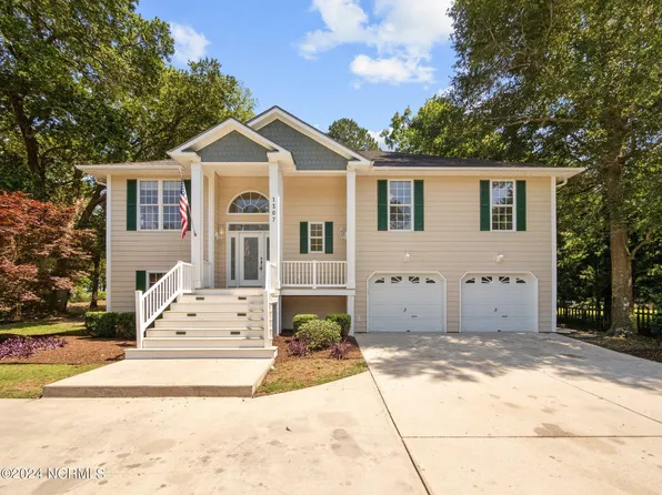 1307 Chadwick Shores Drive, Sneads Ferry, NC 28460