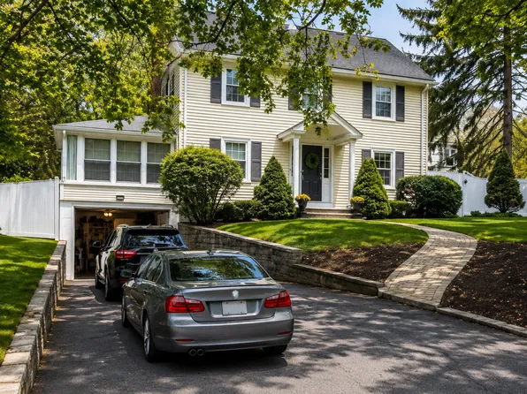 16 Pine St, Natick, MA 01760