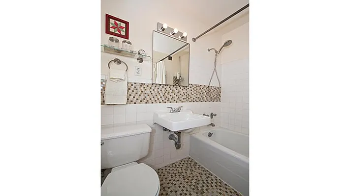 Sold by Fenwick Keats Real Estate | media 17