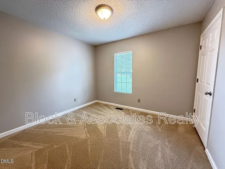 610 E Jones Ave — Photo 14
