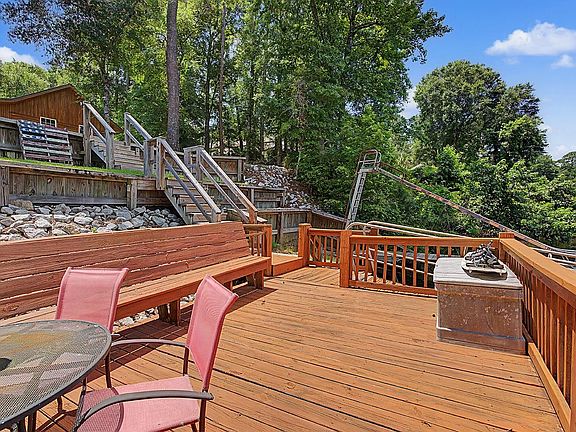 5th image of 164 Mohican Dr.