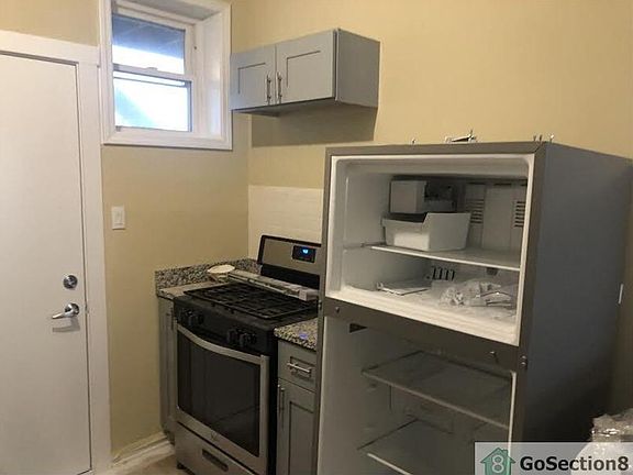 3rd image of 4626 S Lake Park Ave APT 1W