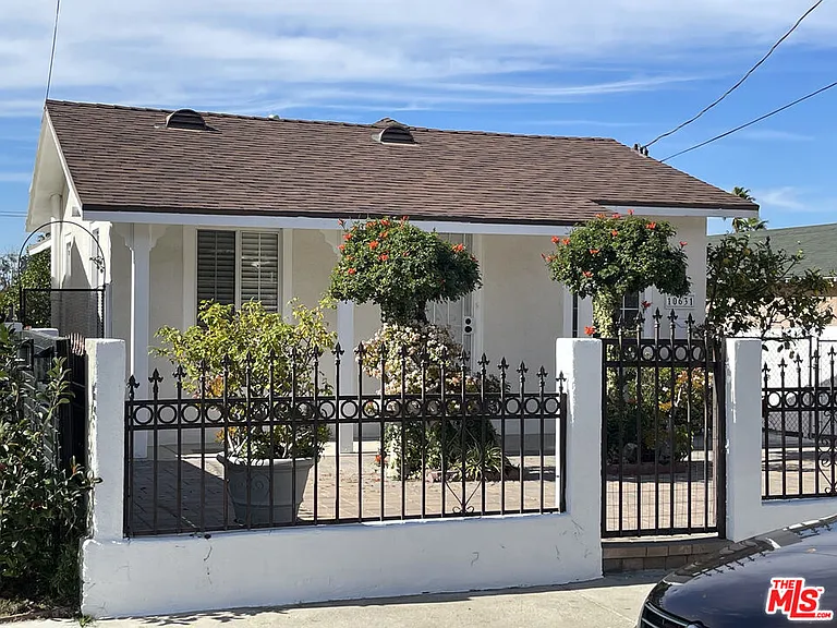 10631 Tinker Ave — Photo 1