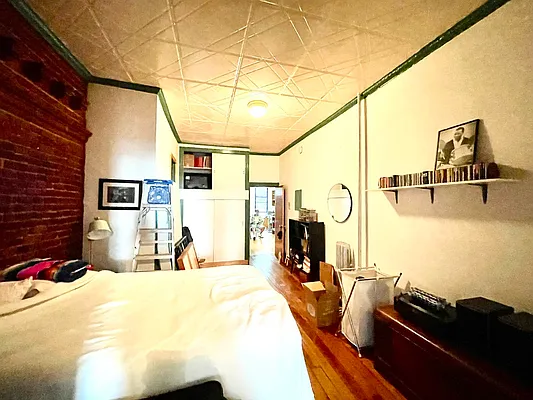 Rented by Pear NYC LLC | media 33