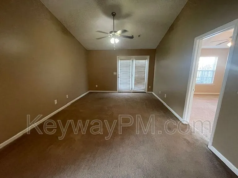 208 Satomi Way — Photo 5