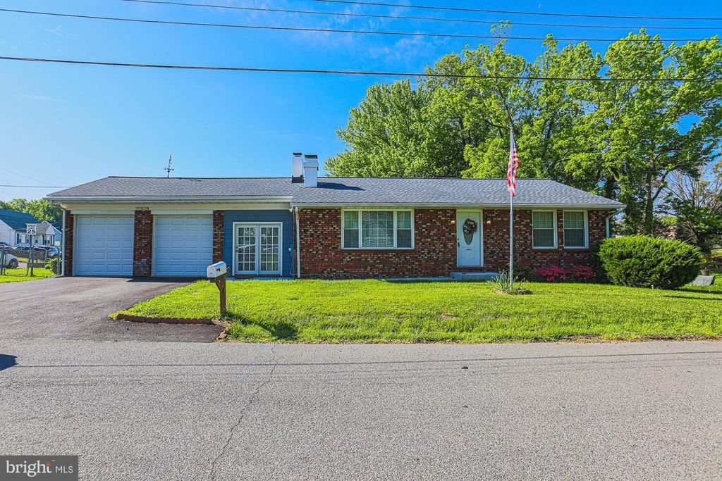 7933 34th St, Rosedale, MD 21237