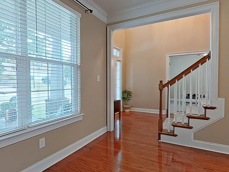 611 Baldwin Pl — Photo 6
